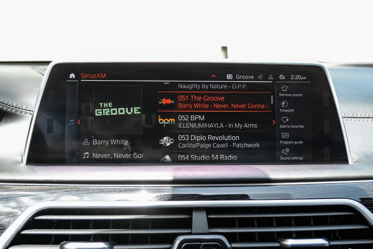 BMW 7 Series Vehicle Main Gallery Image 27
