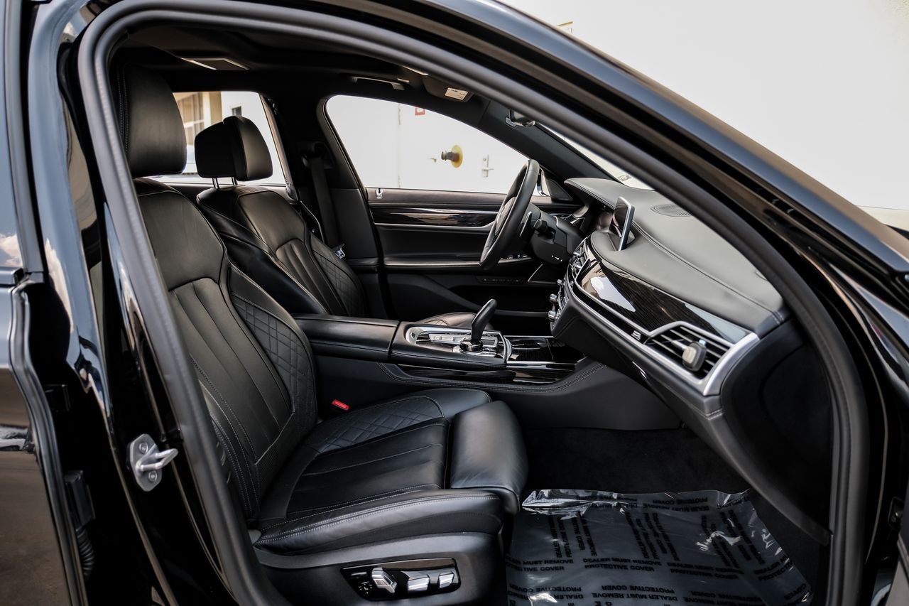 BMW 7 Series Vehicle Main Gallery Image 29