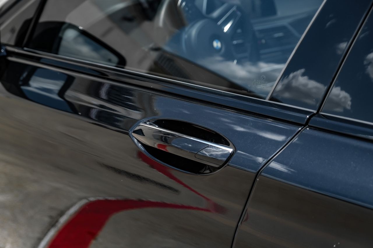 BMW 7 Series Vehicle Main Gallery Image 37