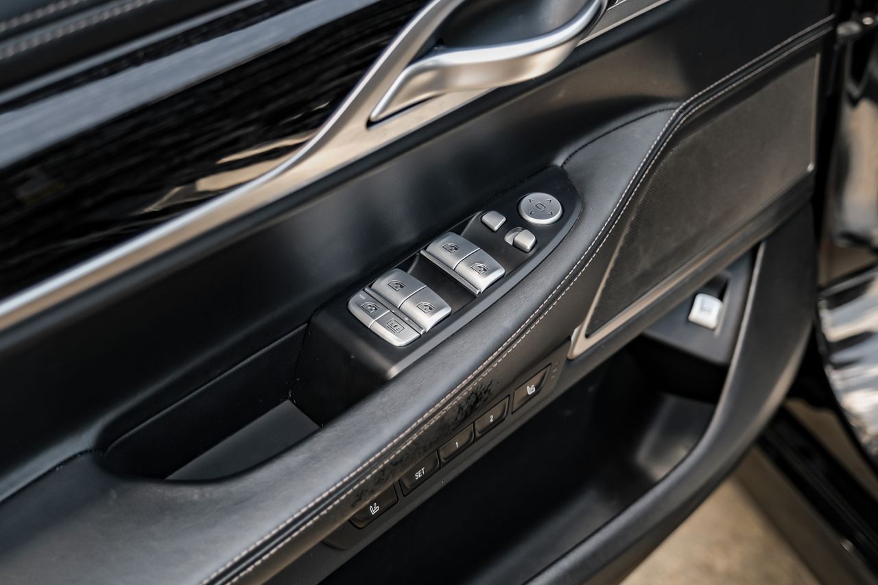 BMW 7 Series Vehicle Main Gallery Image 39