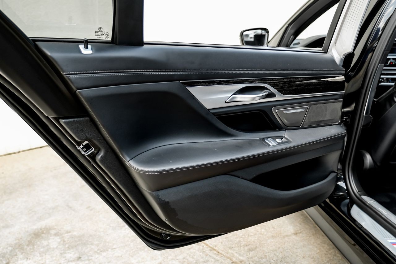 BMW 7 Series Vehicle Main Gallery Image 41
