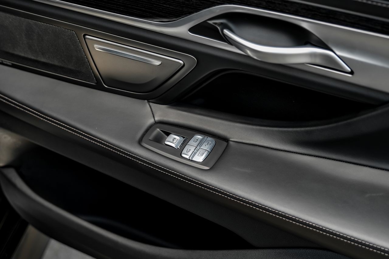 BMW 7 Series Vehicle Main Gallery Image 44