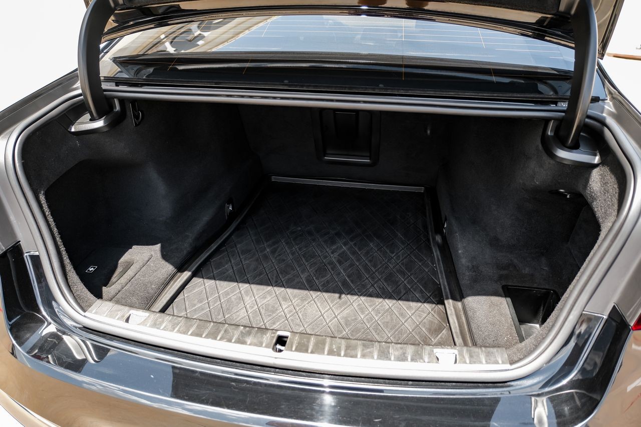 BMW 7 Series Vehicle Main Gallery Image 48