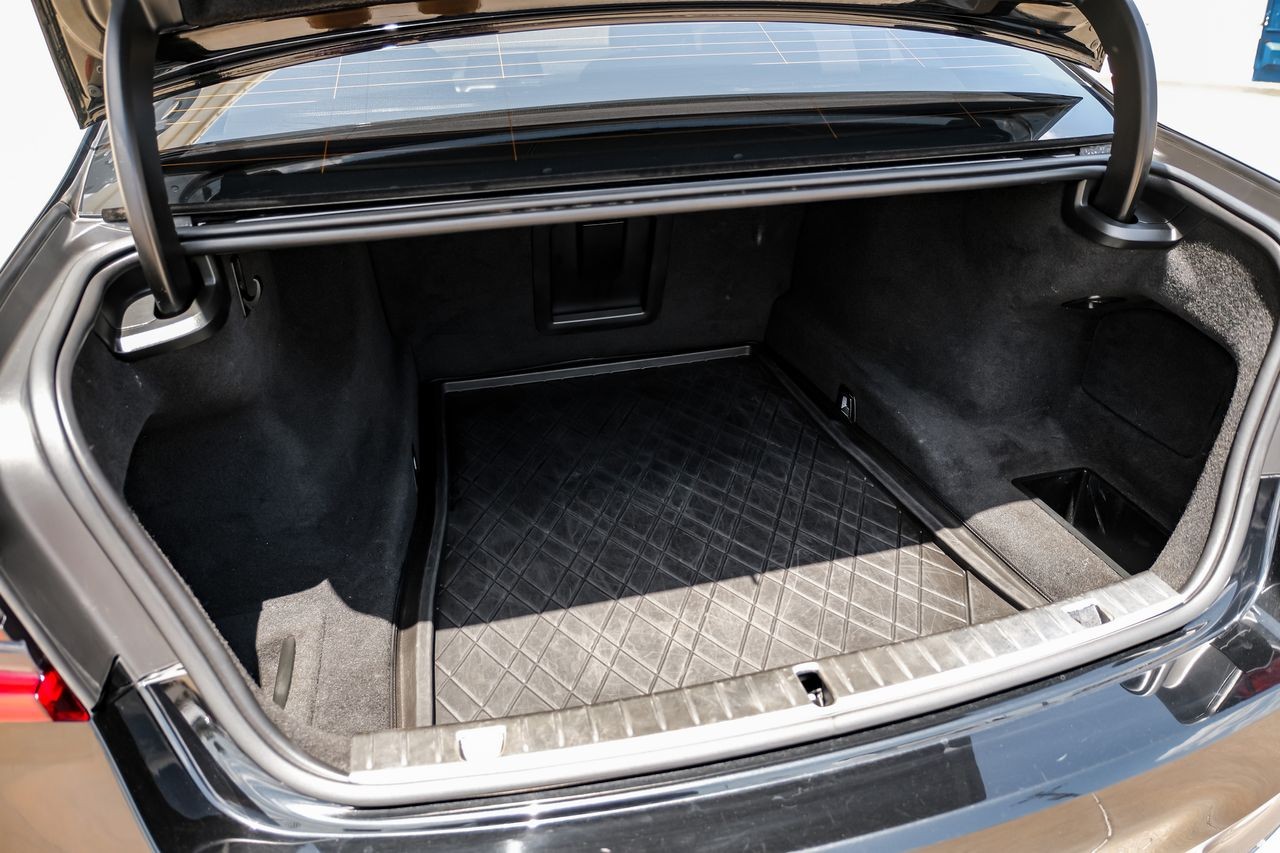 BMW 7 Series Vehicle Main Gallery Image 49