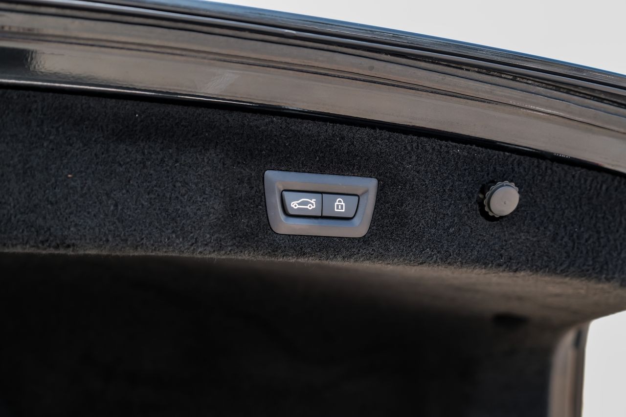 BMW 7 Series Vehicle Main Gallery Image 50