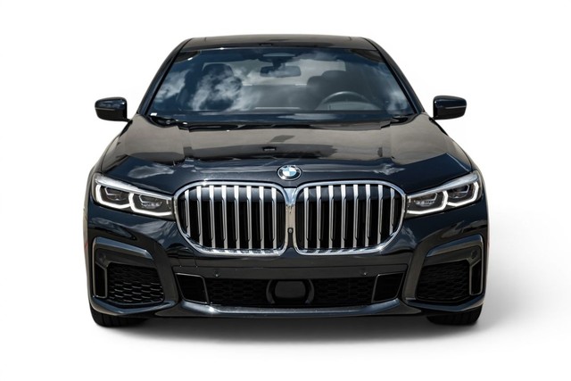 BMW 7 Series Vehicle Main Gallery Image 06