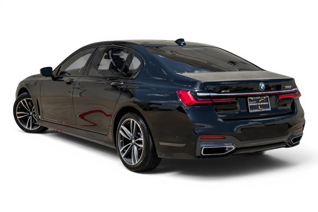 BMW 7 Series Vehicle Main Gallery Image 11