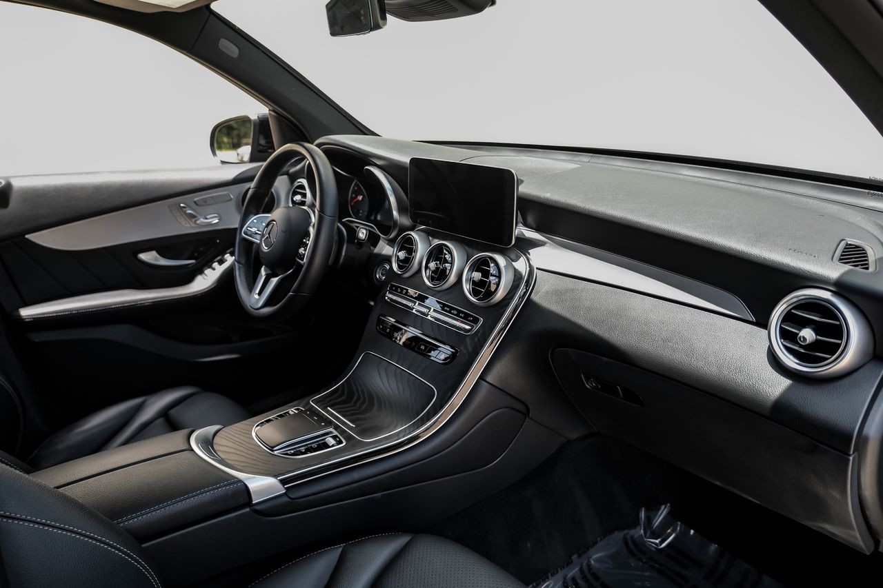 Mercedes-Benz GLC Vehicle Main Gallery Image 15