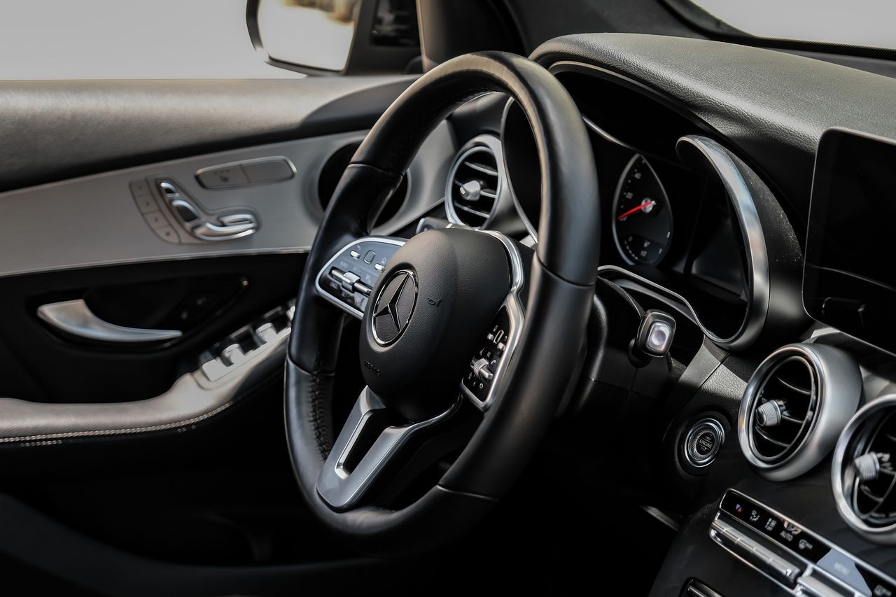 Mercedes-Benz GLC Vehicle Main Gallery Image 17