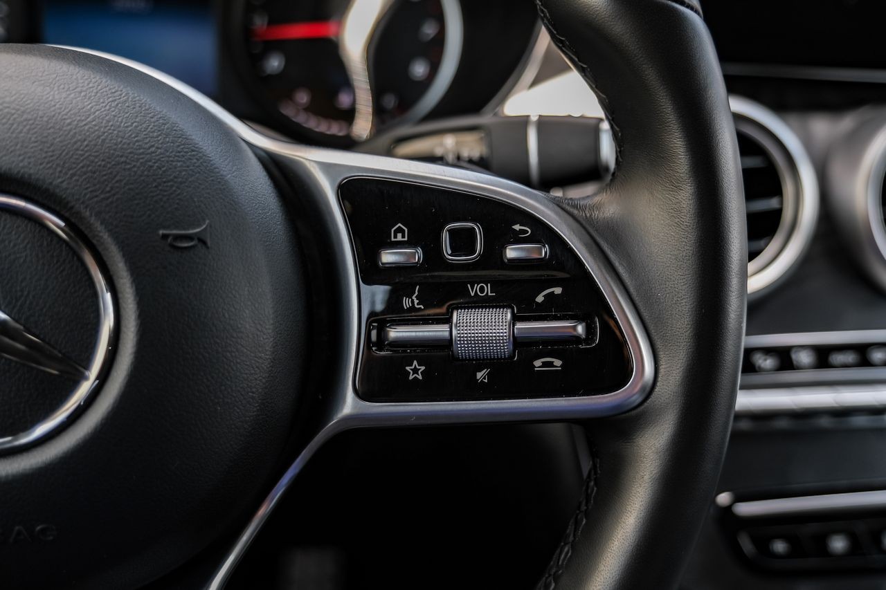 Mercedes-Benz GLC Vehicle Main Gallery Image 20