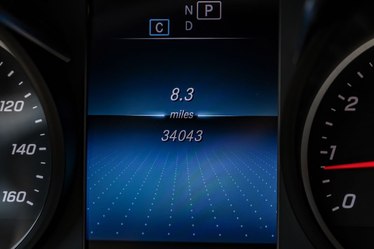 Mercedes-Benz GLC Vehicle Main Gallery Image 22