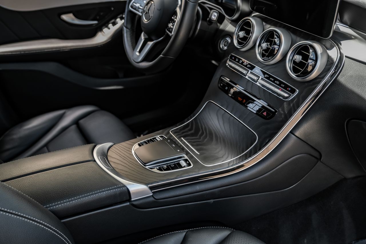 Mercedes-Benz GLC Vehicle Main Gallery Image 24