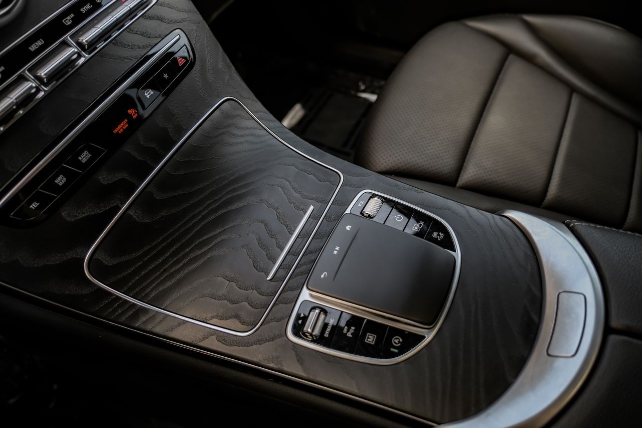 Mercedes-Benz GLC Vehicle Main Gallery Image 26
