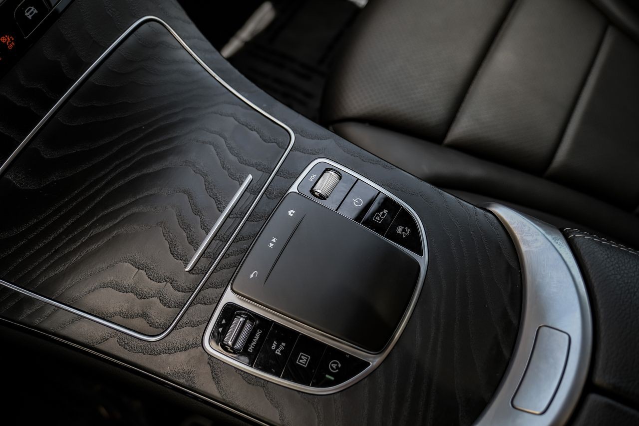 Mercedes-Benz GLC Vehicle Main Gallery Image 27