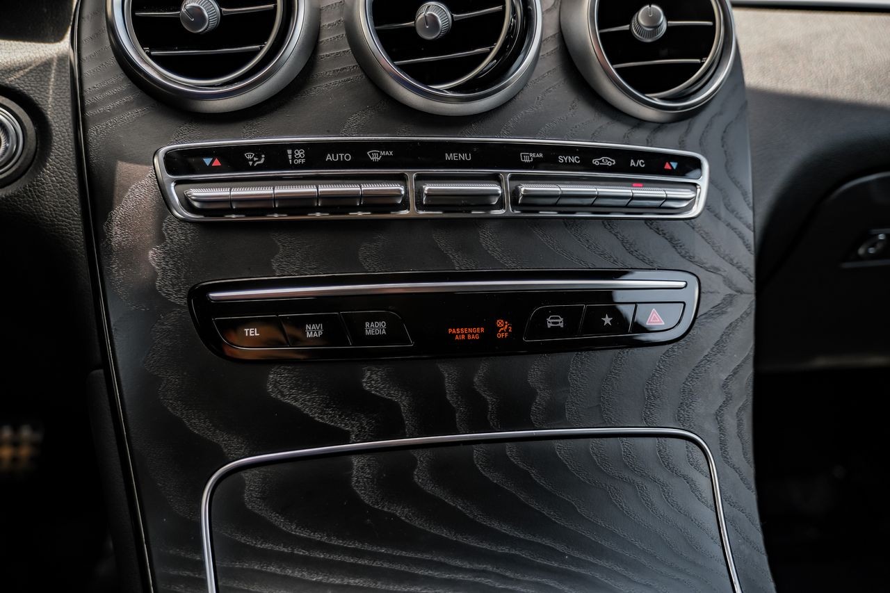 Mercedes-Benz GLC Vehicle Main Gallery Image 28