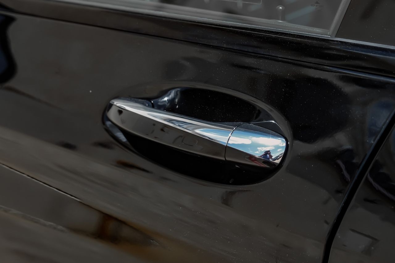 Mercedes-Benz GLC Vehicle Main Gallery Image 38