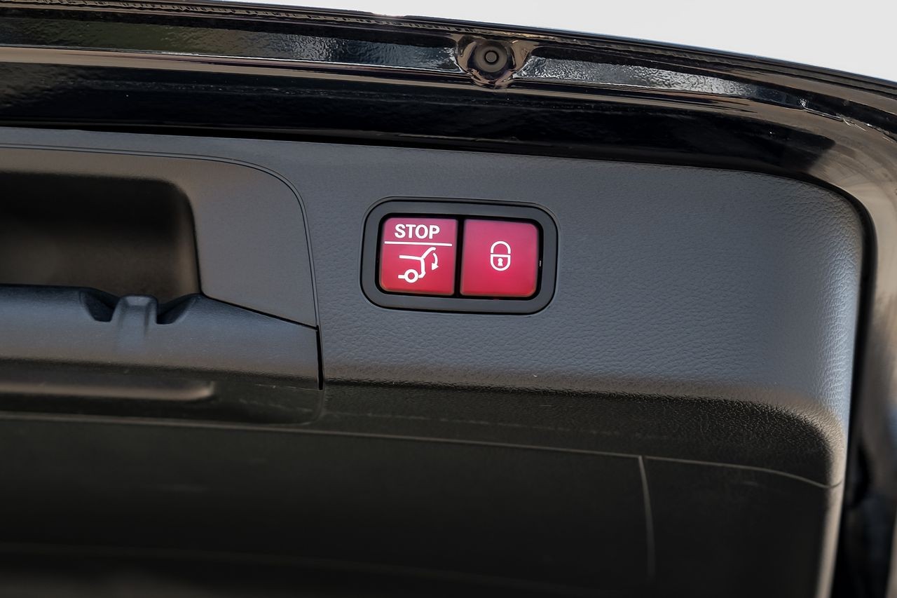 Mercedes-Benz GLC Vehicle Main Gallery Image 51
