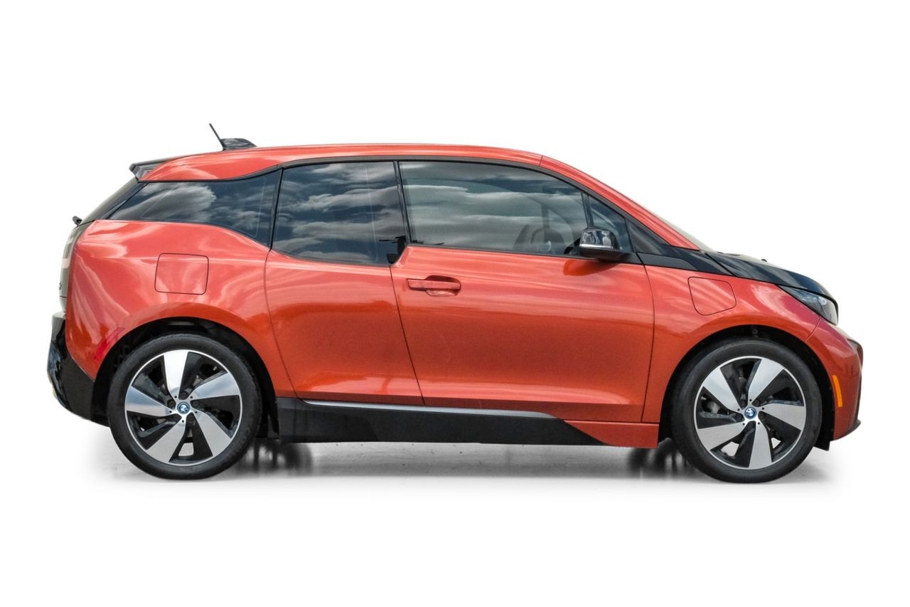 BMW i3 Vehicle Main Gallery Image 07