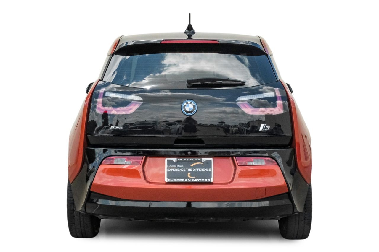 BMW i3 Vehicle Main Gallery Image 09