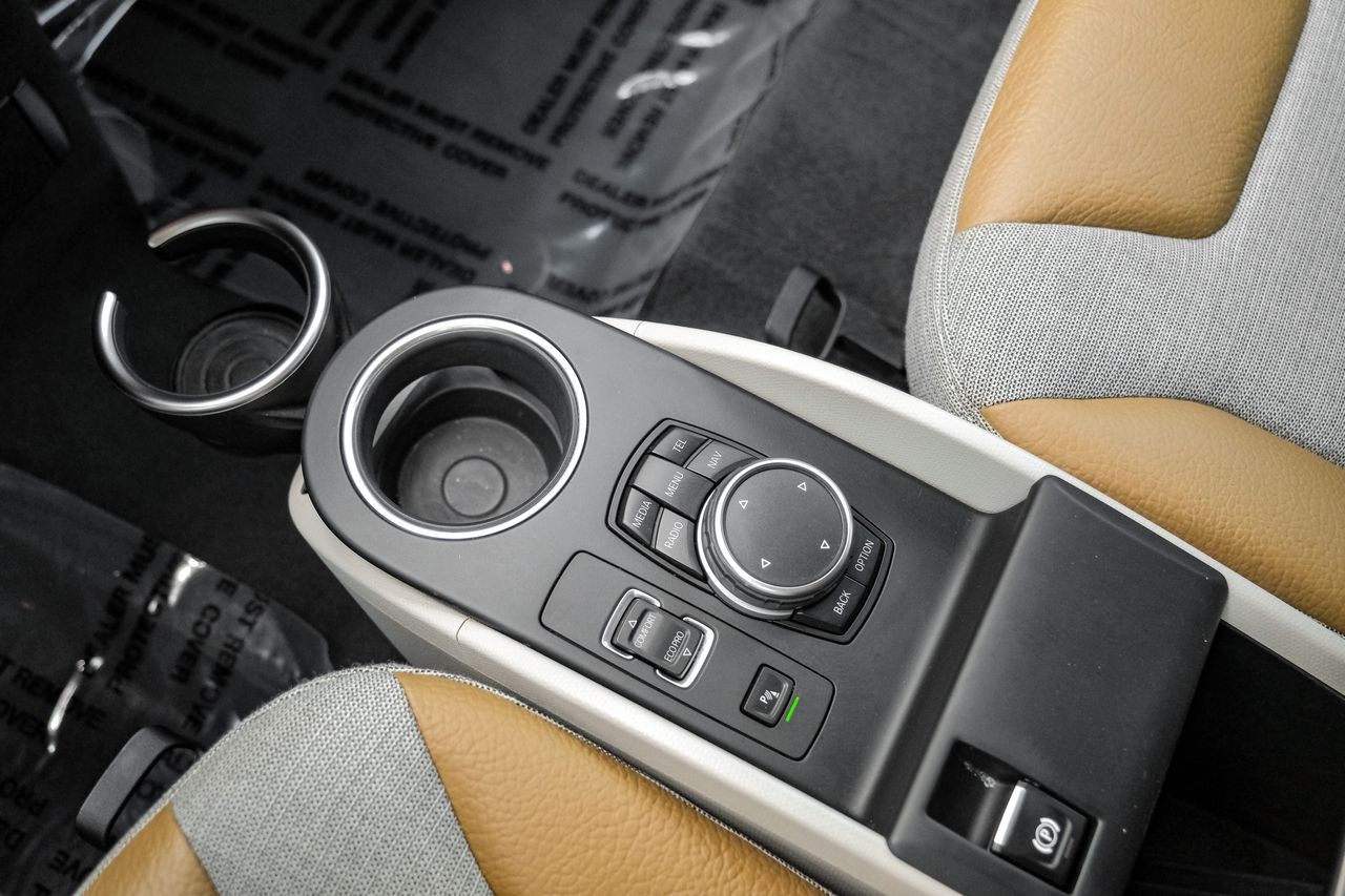 BMW i3 Vehicle Main Gallery Image 19