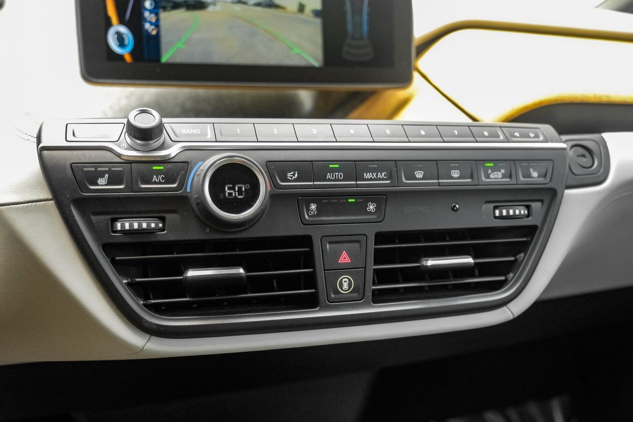 BMW i3 Vehicle Main Gallery Image 20
