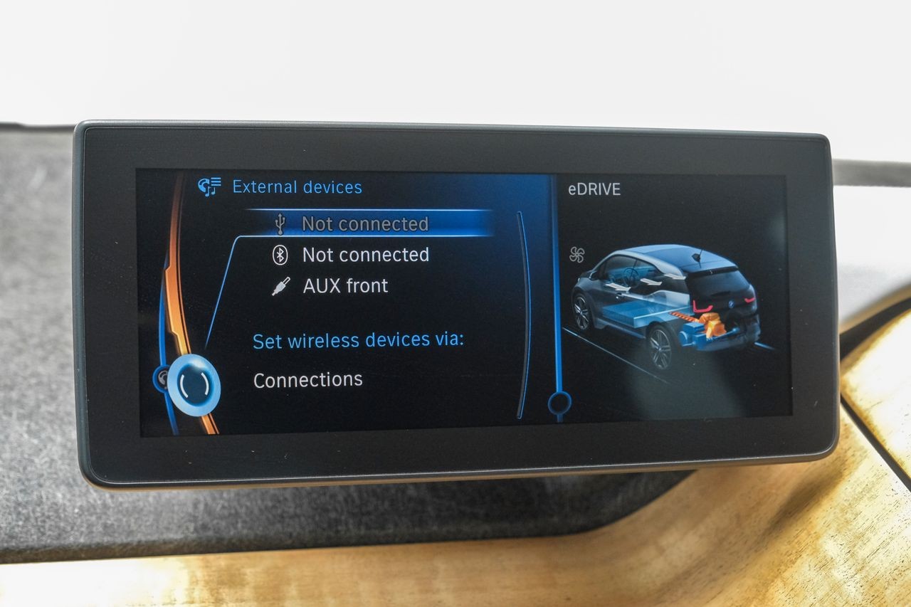 BMW i3 Vehicle Main Gallery Image 24