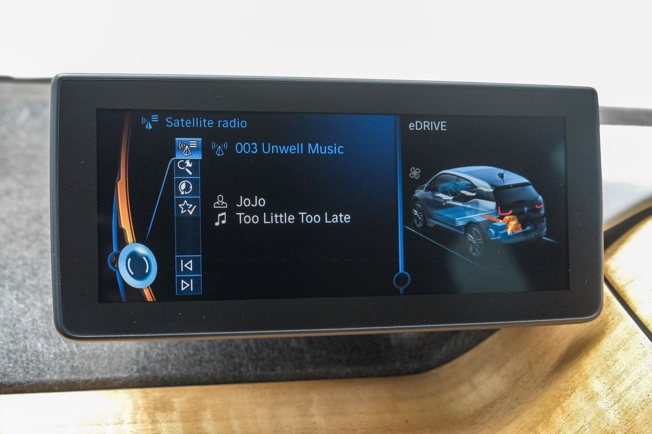 BMW i3 Vehicle Main Gallery Image 25
