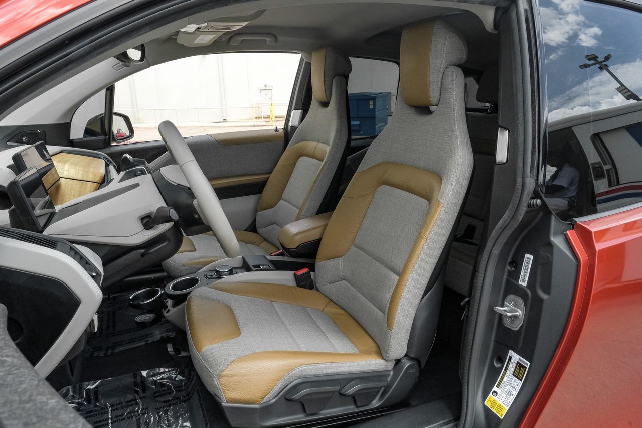 BMW i3 Vehicle Main Gallery Image 28
