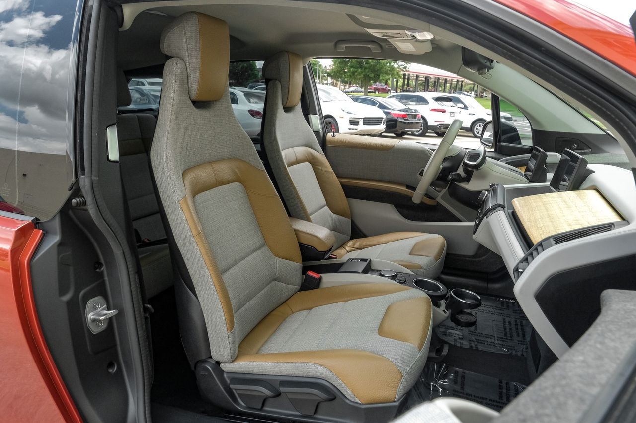 BMW i3 Vehicle Main Gallery Image 30