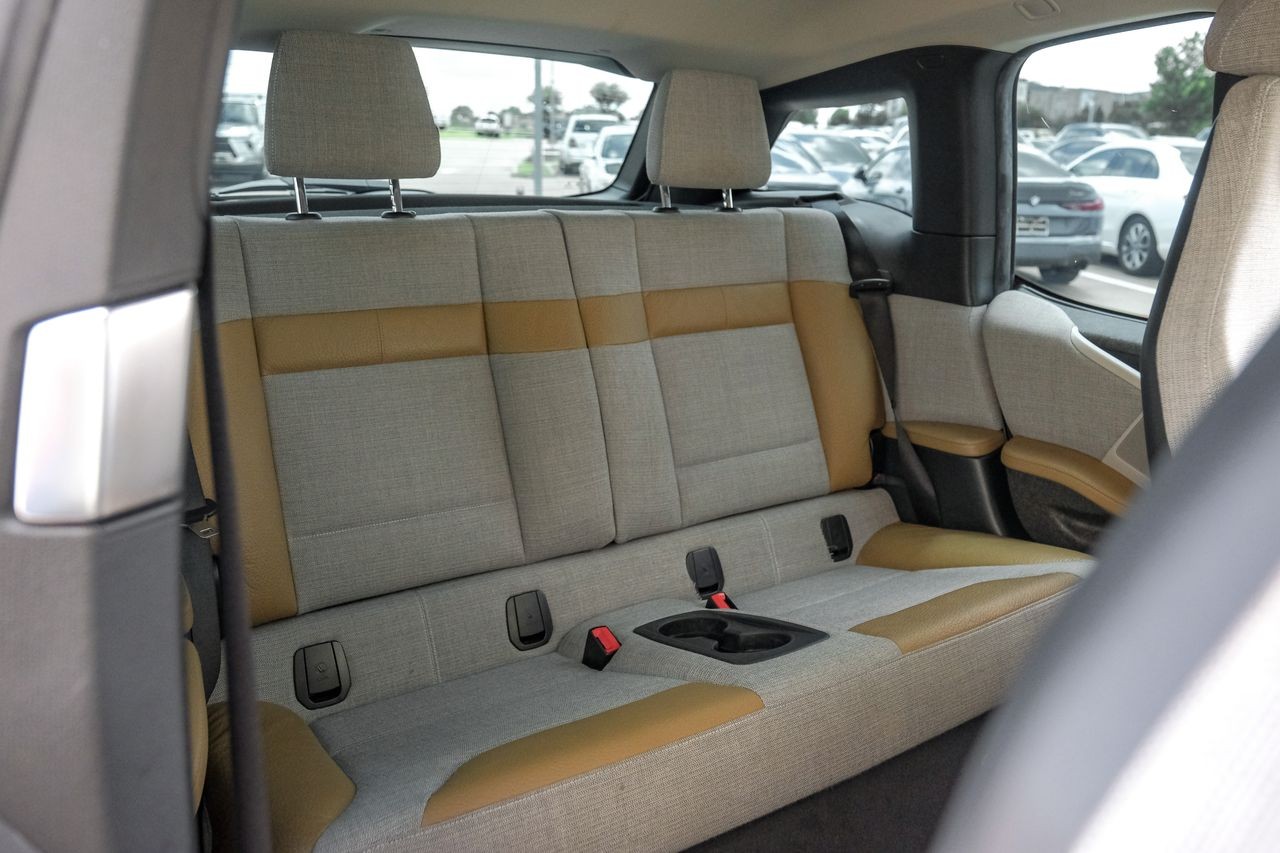 BMW i3 Vehicle Main Gallery Image 31