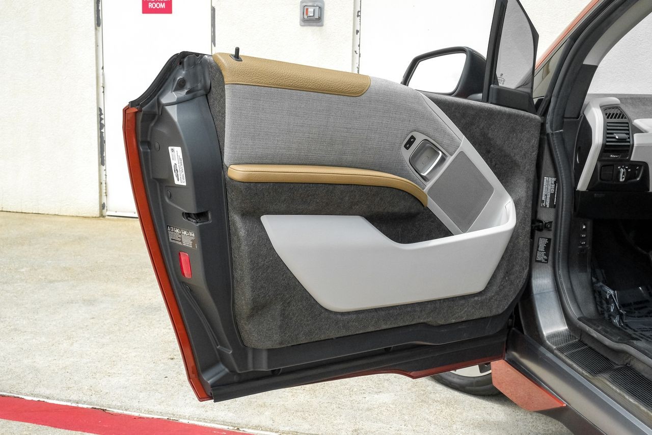 BMW i3 Vehicle Main Gallery Image 34
