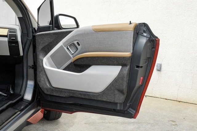 BMW i3 Vehicle Main Gallery Image 35