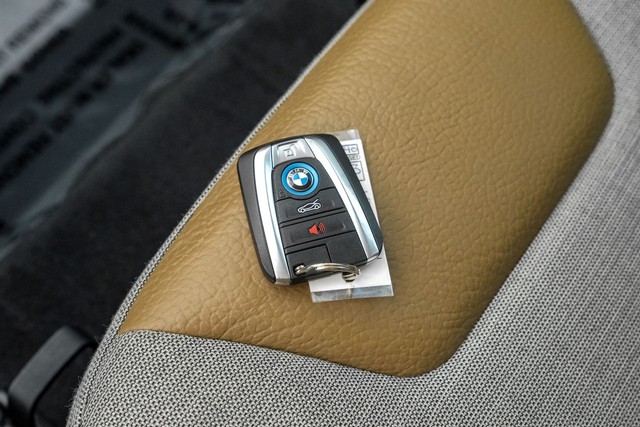 BMW i3 Vehicle Main Gallery Image 44