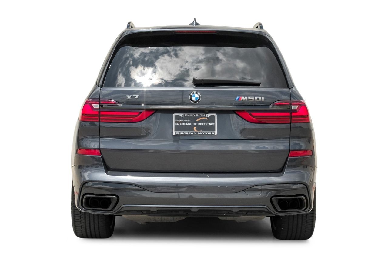 BMW X7 Vehicle Main Gallery Image 10
