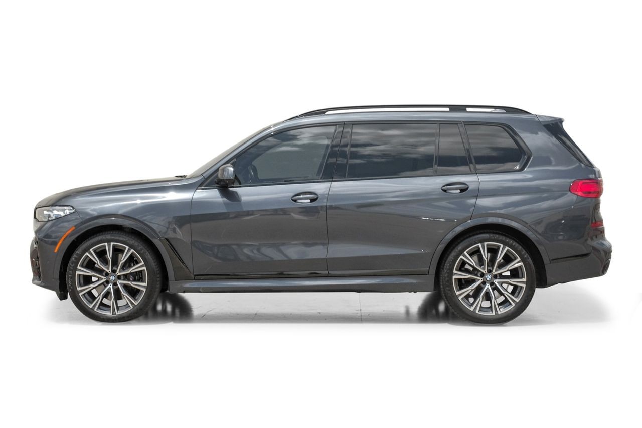 BMW X7 Vehicle Main Gallery Image 12