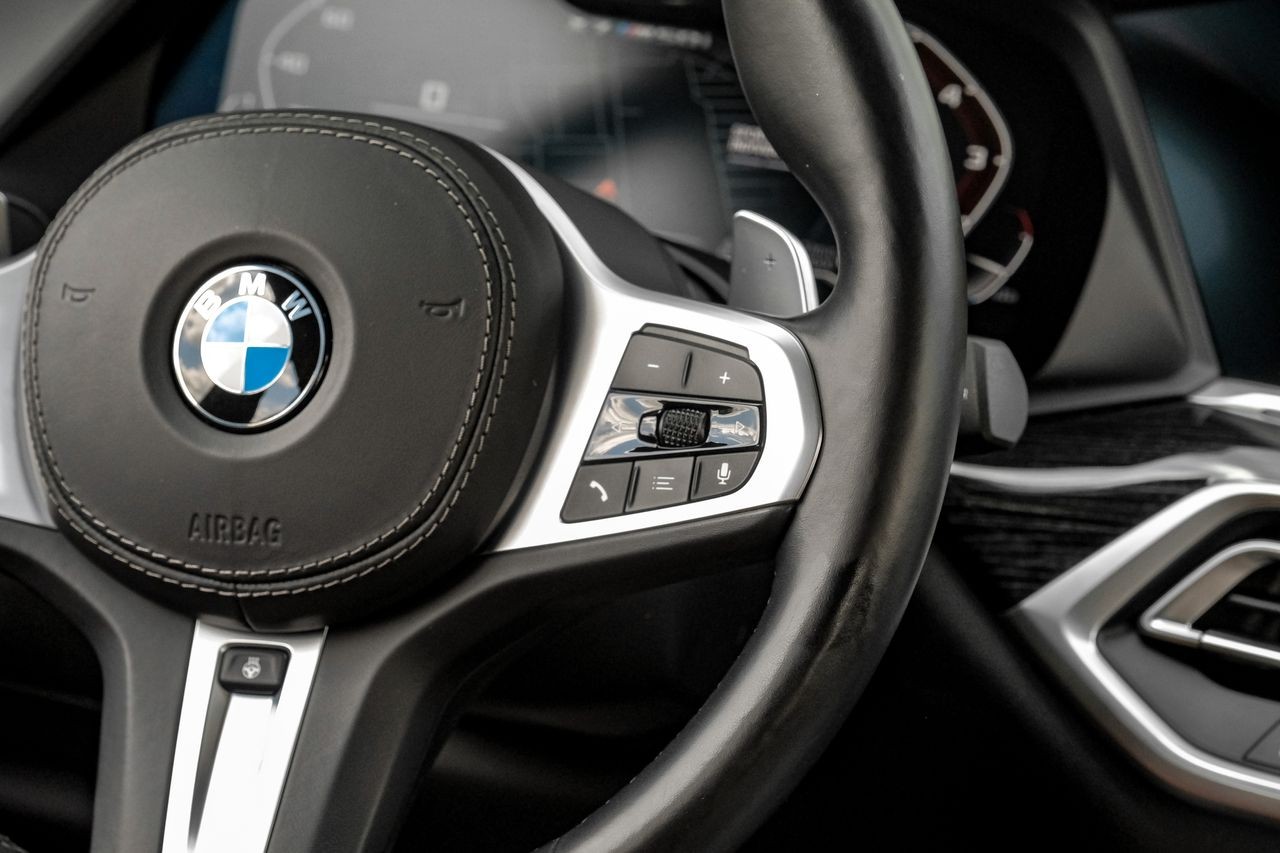BMW X7 Vehicle Main Gallery Image 19
