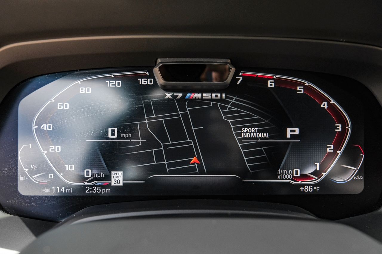 BMW X7 Vehicle Main Gallery Image 20