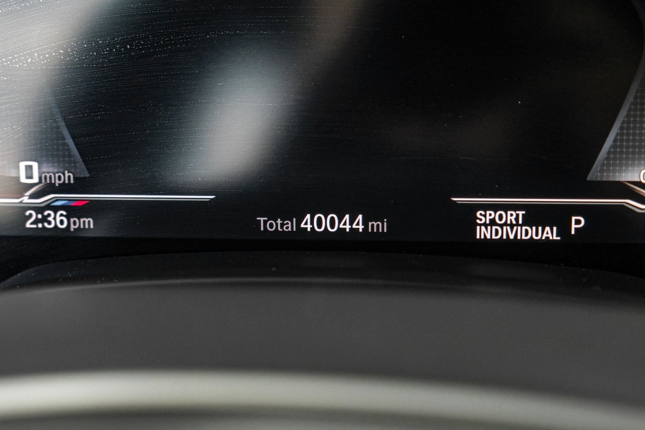 BMW X7 Vehicle Main Gallery Image 21