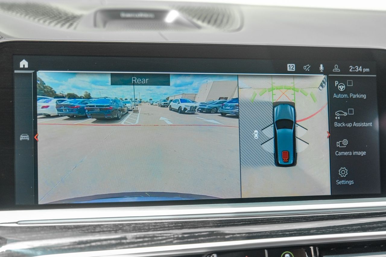 BMW X7 Vehicle Main Gallery Image 23