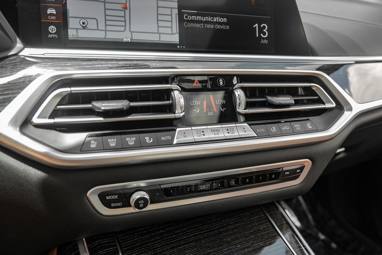 BMW X7 Vehicle Main Gallery Image 27