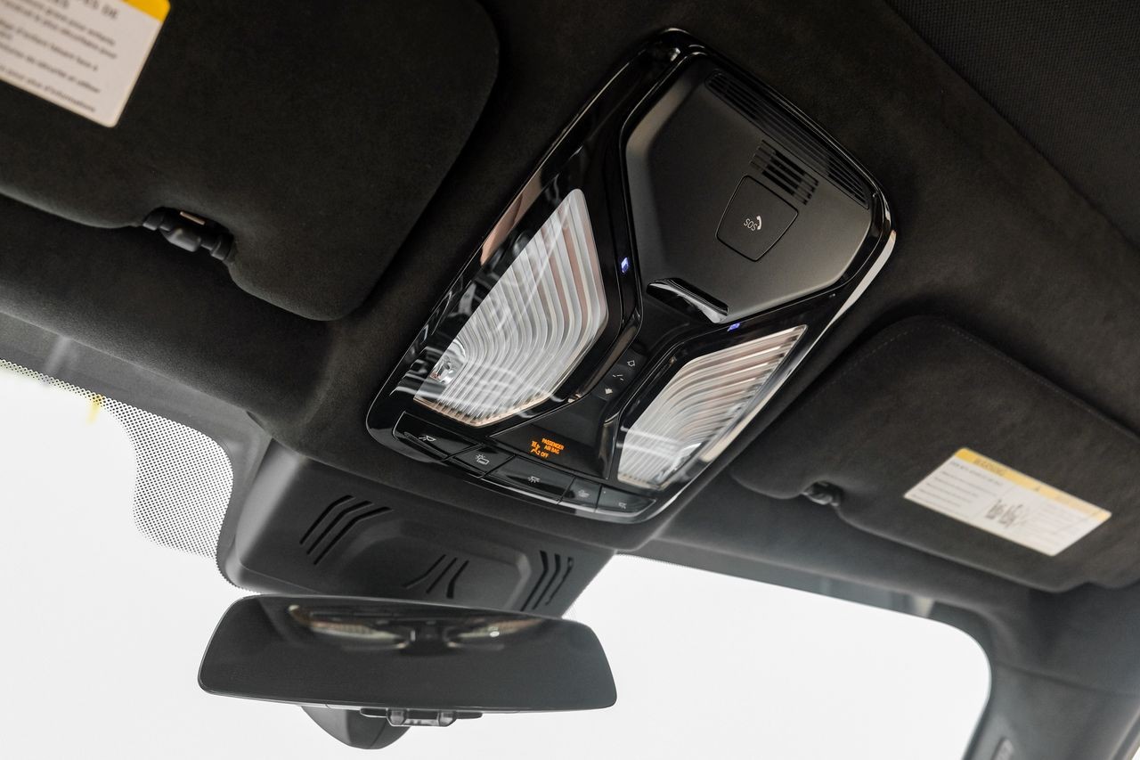 BMW X7 Vehicle Main Gallery Image 28