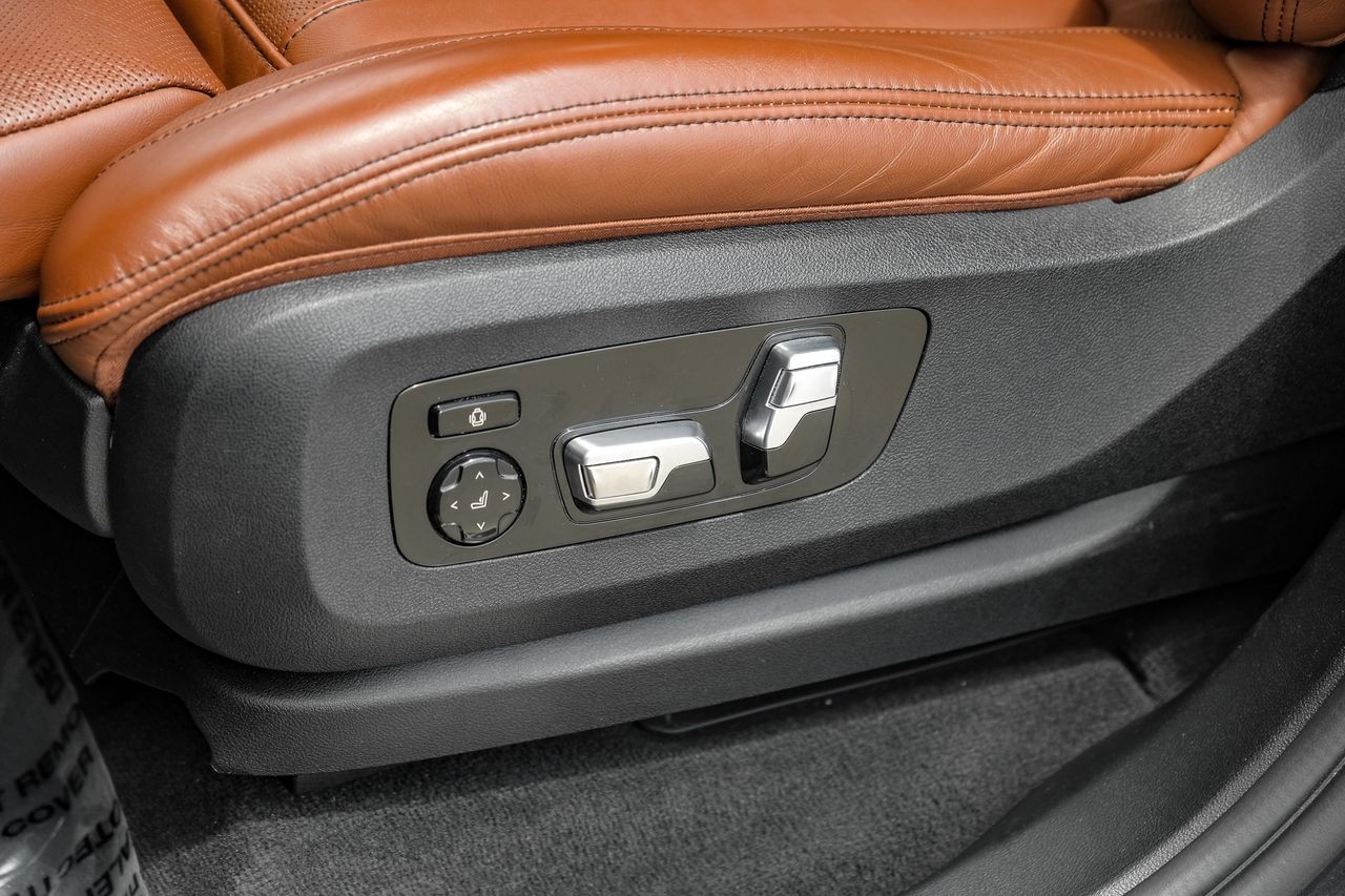 BMW X7 Vehicle Main Gallery Image 33