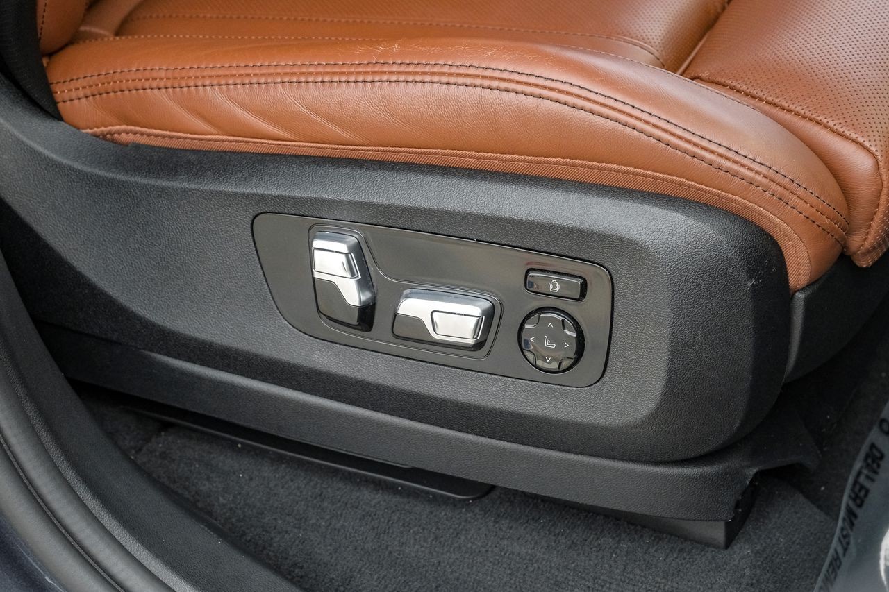 BMW X7 Vehicle Main Gallery Image 36