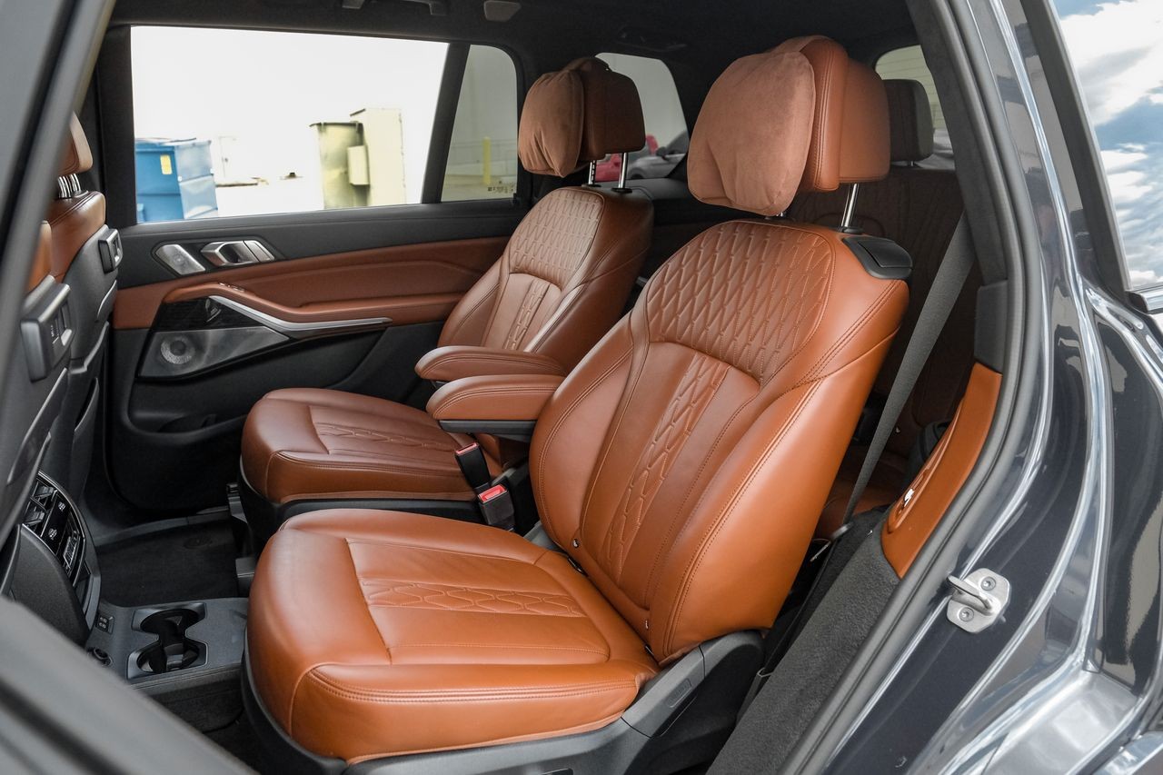 BMW X7 Vehicle Main Gallery Image 42