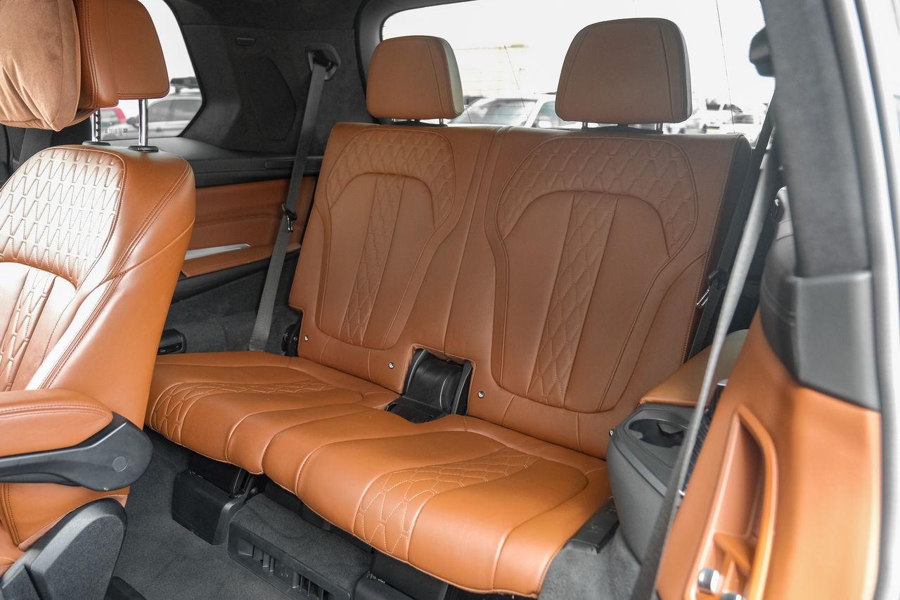 BMW X7 Vehicle Main Gallery Image 43