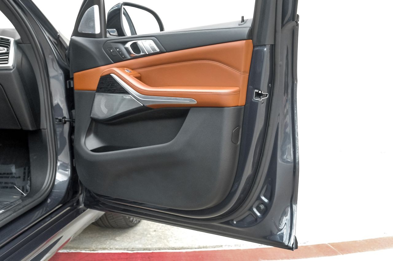 BMW X7 Vehicle Main Gallery Image 47
