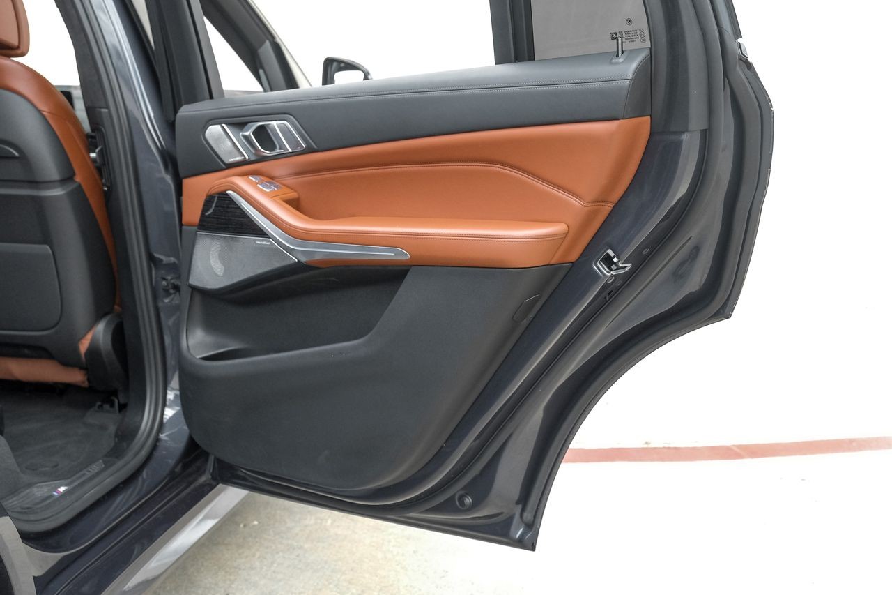 BMW X7 Vehicle Main Gallery Image 49