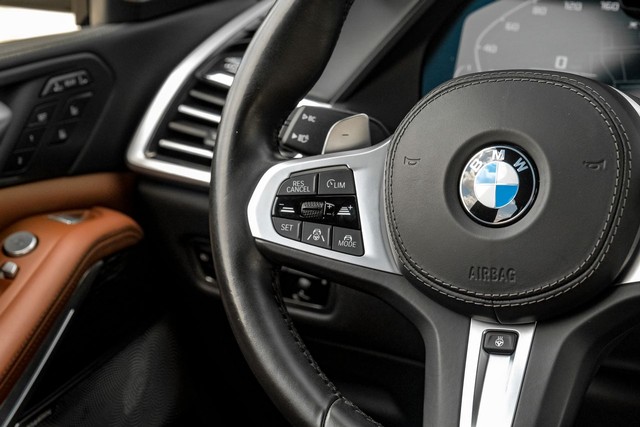 BMW X7 Vehicle Main Gallery Image 18