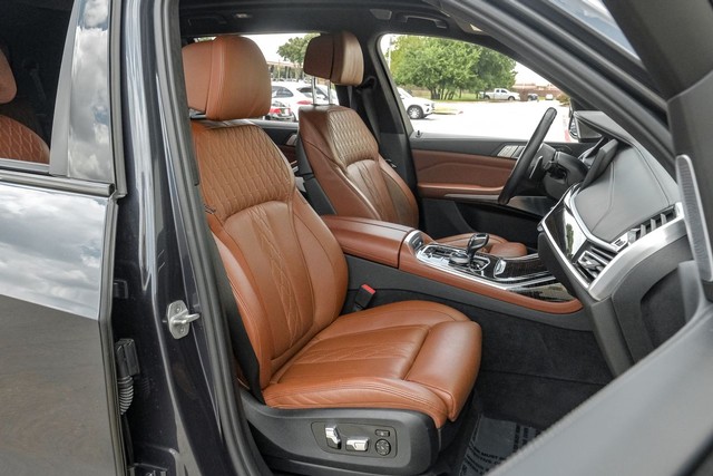 BMW X7 Vehicle Main Gallery Image 35