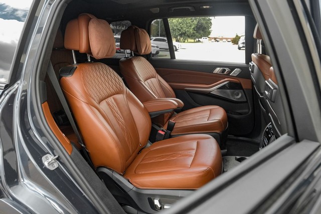 BMW X7 Vehicle Main Gallery Image 37